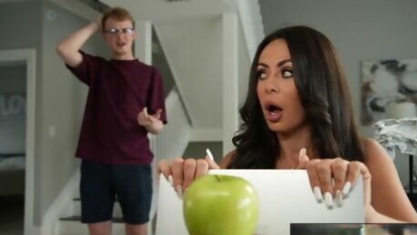 Kiki's brunette action
